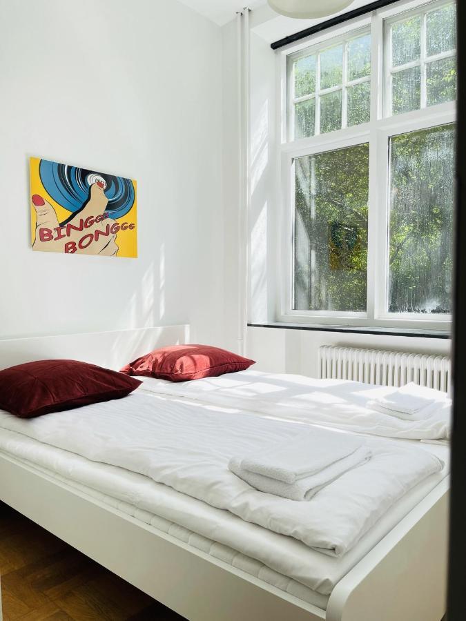 Aday - Mansion - Open Bright With Garden